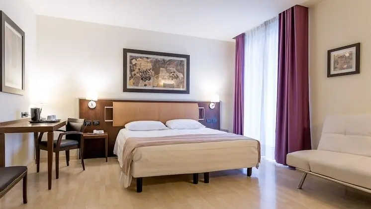 Business Oda, 1 Çift Kişilik Yatak