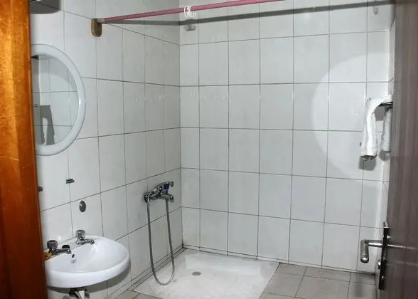 Basic Tek Büyük Yataklı Oda