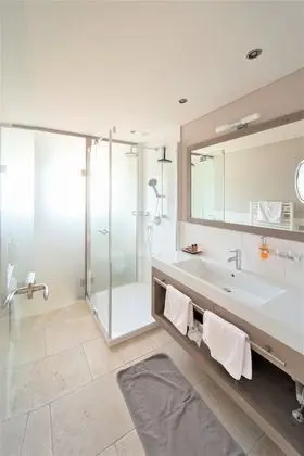 Design Tek Büyük Yataklı Oda, 1 En Büyük (King) Boy Yatak ve Çekyat, Göl Manzaralı, Göl Kenarı