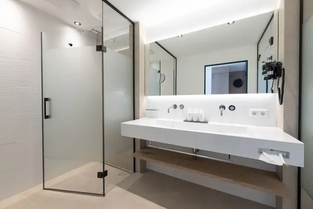 Signature Tek Büyük Yataklı Oda, 1 En Büyük (King) Boy Yatak ve Çekyat, Göl Manzaralı, Göl Kenarı