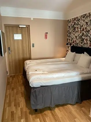 Basic Tek Büyük Yataklı Oda