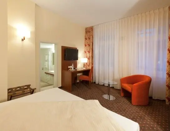 Comfort Tek Büyük Yataklı Oda