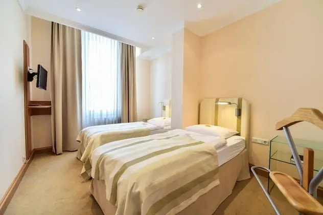 Basic Tek Büyük veya İki Ayrı Yataklı Oda