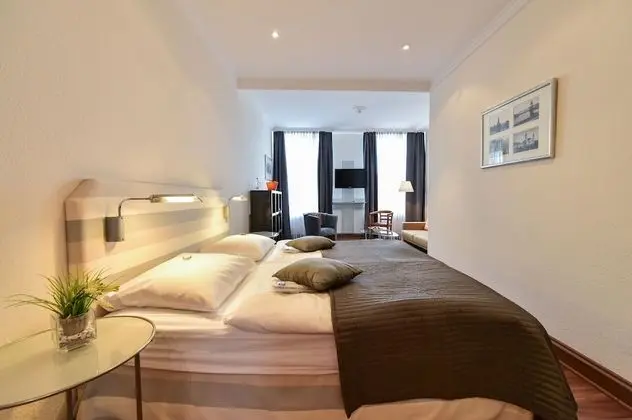 Basic Tek Büyük veya İki Ayrı Yataklı Oda