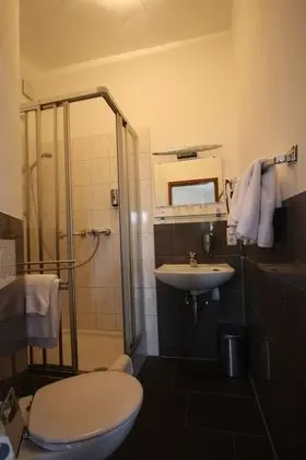 Üç Kişilik Oda
