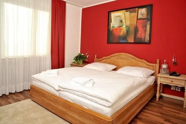 Büyük Yataklı Tek Kişilik Oda