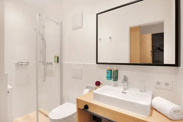 Comfort Oda, 1 En Büyük (King) Boy Yatak, Sigara İçilmez, Banyolu/Duşlu (Single Use)