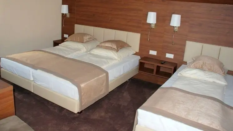 Üç Kişilik Oda