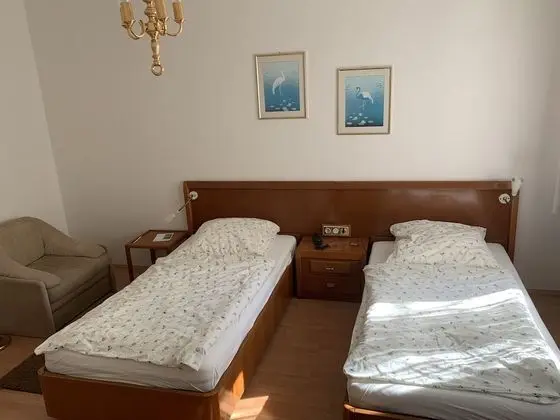 Business Tek Büyük Yataklı Oda