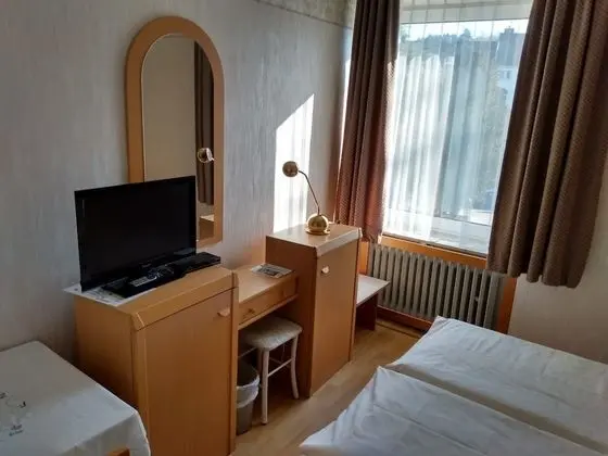 Business Tek Büyük Yataklı Oda