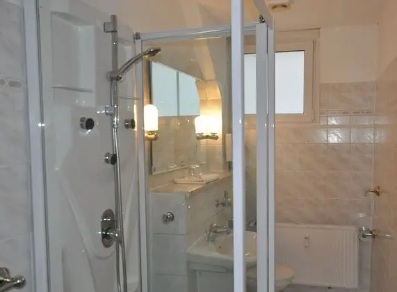 Basic Tek Büyük Yataklı Oda