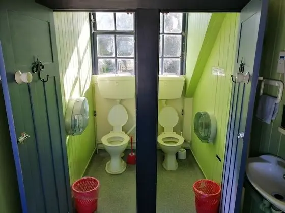 Tek Büyük Yataklı Oda, Ortak Banyo