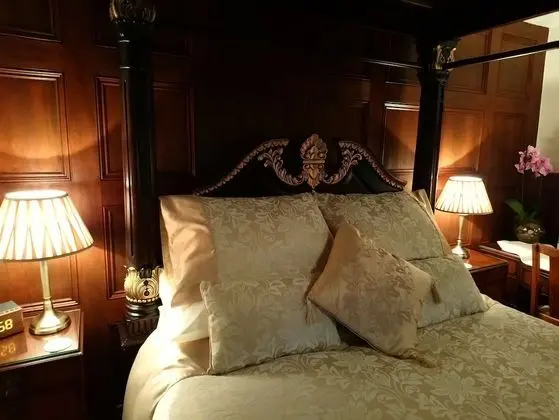 Luxury Tek Büyük Yataklı Oda, Banyolu/Duşlu (Four poster)