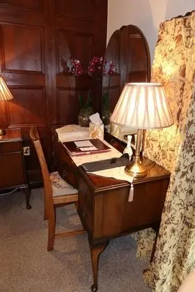 Luxury Tek Büyük Yataklı Oda, Banyolu/Duşlu (Four poster)