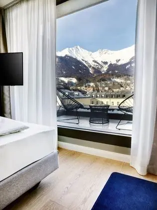 Tek Büyük Yataklı Oda, Balkon, Dağ Manzaralı