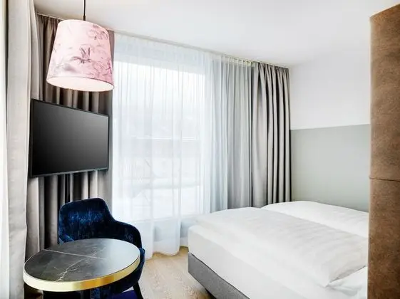 Tek Büyük Yataklı Oda, Balkon, Dağ Manzaralı