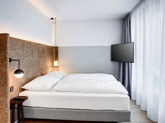 Tek Büyük Yataklı Oda, Balkon, Dağ Manzaralı