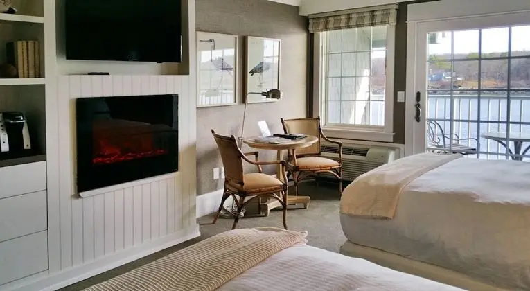 Oda, 2 Çift Kişilik Yatak, Balkon, Nehir Manzaralı (Harborview)