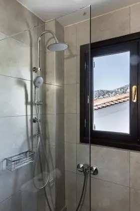 Ev