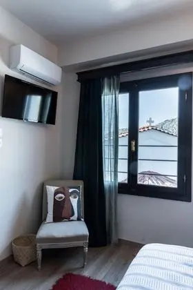 Ev