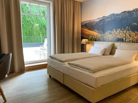 Tek Büyük Yataklı Oda, Balkon, Bahçe Manzaralı
