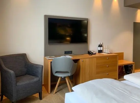 Tek Büyük Yataklı Oda, Balkon, Bahçe Manzaralı