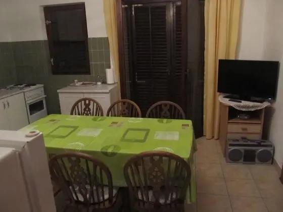 Apart Daire (Stan - 150m from the sea - A1 kat(4+2)