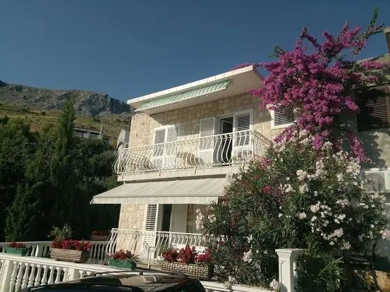 Apart Daire (Stan - 150m from the sea - A1 kat(4+2)