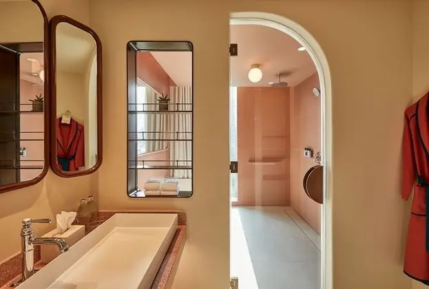 Oda, 1 En Büyük (King) Boy Yatak, Köşe