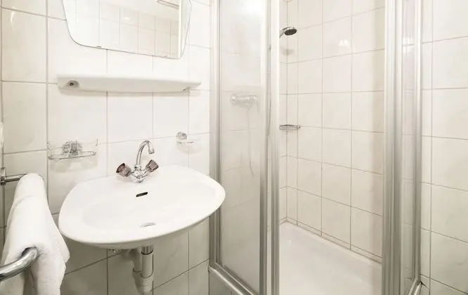 Economy Üç Kişilik Oda, Balkon, Dağ Manzaralı