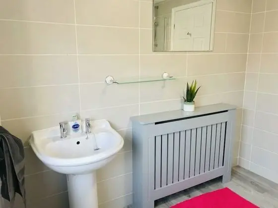 Comfort Villa, Özel Banyo (With Games Room)