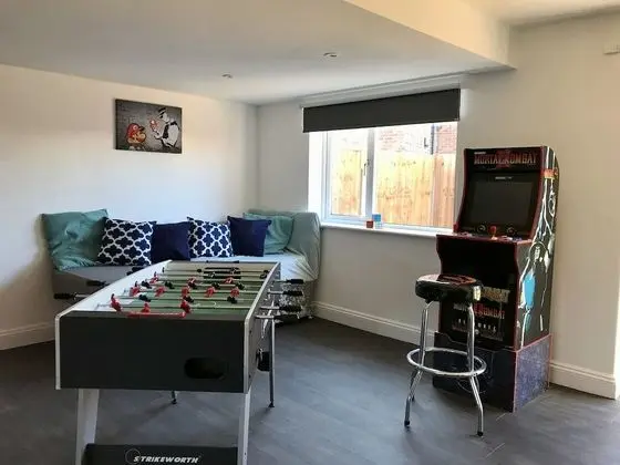 Comfort Villa, Özel Banyo (With Games Room)