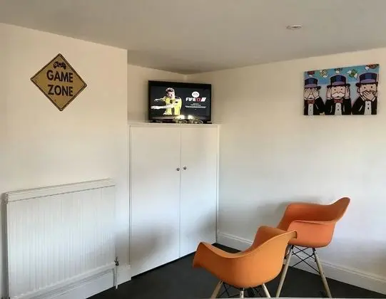 Comfort Villa, Özel Banyo (With Games Room)