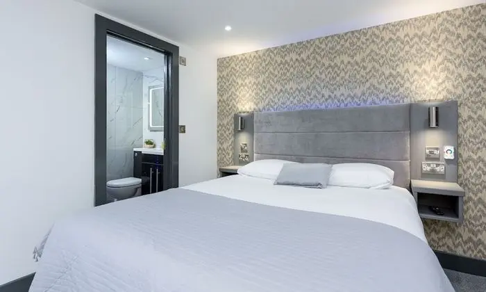 Deluxe Tek Büyük Yataklı Oda, Banyolu/Duşlu