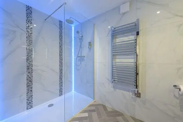 Deluxe Tek Büyük Yataklı Oda, Banyolu/Duşlu