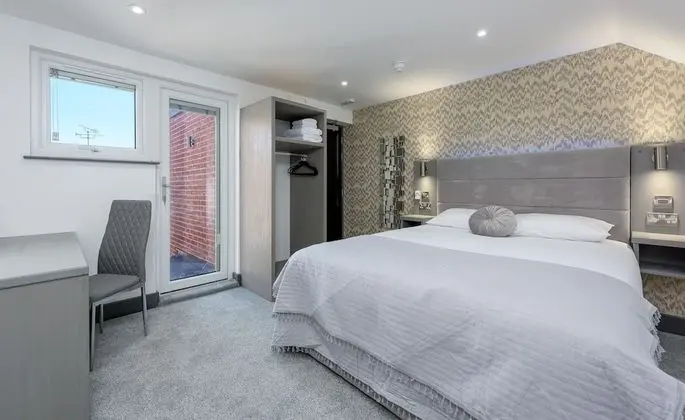 Design Tek Büyük Yataklı Oda, Banyolu/Duşlu