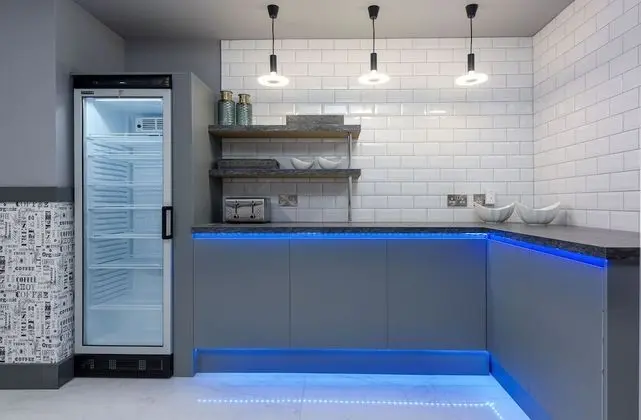Design Tek Büyük Yataklı Oda, Banyolu/Duşlu
