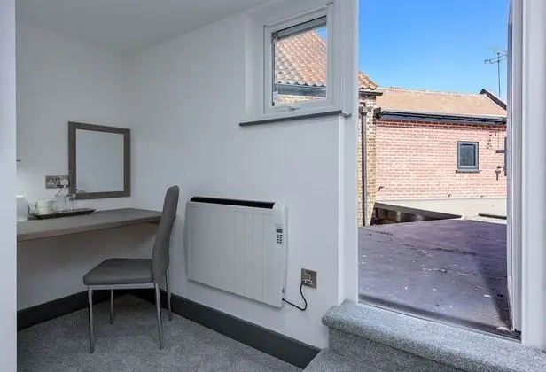 Design Tek Büyük Yataklı Oda, Banyolu/Duşlu