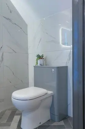 Stüdyo, Banyolu/Duşlu
