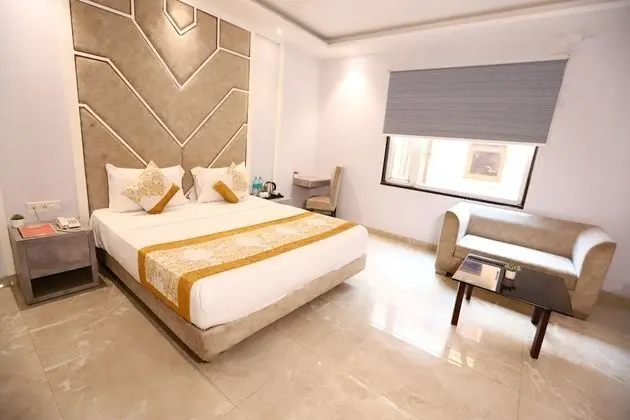 Executive Room with Sofa and Window