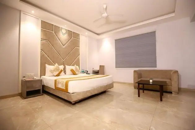 Executive Room with Sofa and Window