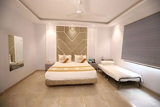 Executive Room with Sofa and Window