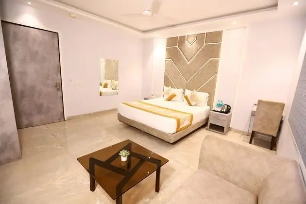 Executive Room with Sofa and Window