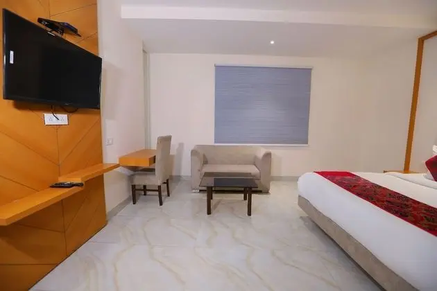 Executive Room with Sofa and Window