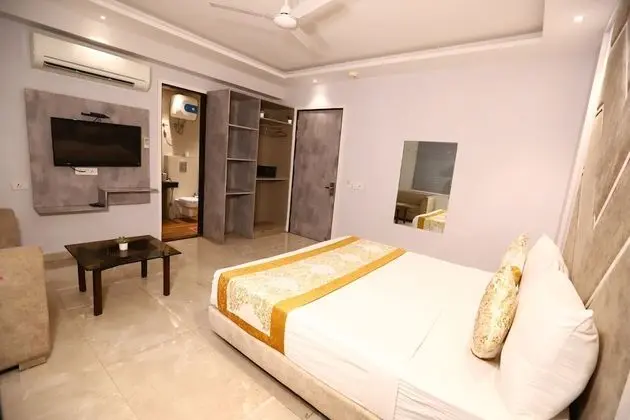 Executive Room with Sofa and Window