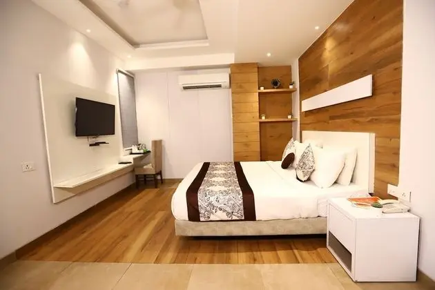 Executive Room with Sofa and Window