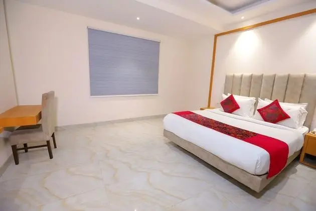 Executive Room with Sofa and Window