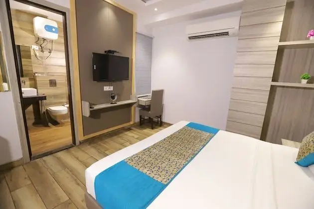 Executive Room with Sofa and Window