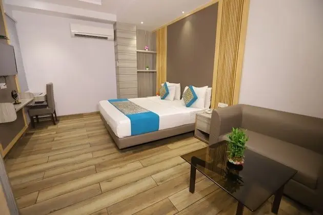 Executive Room with Sofa and Window