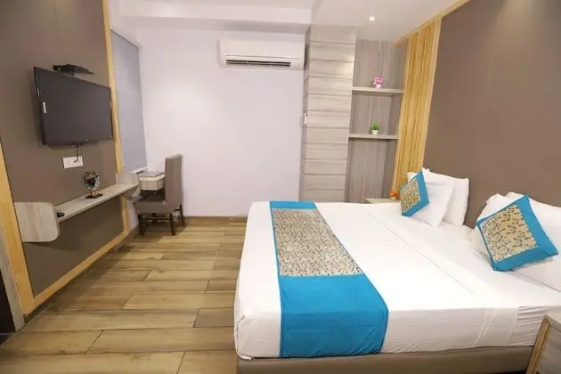 Executive Room with Sofa and Window